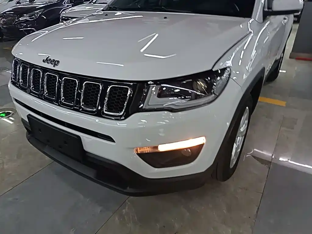 Фото 24 - Jeep Compass
