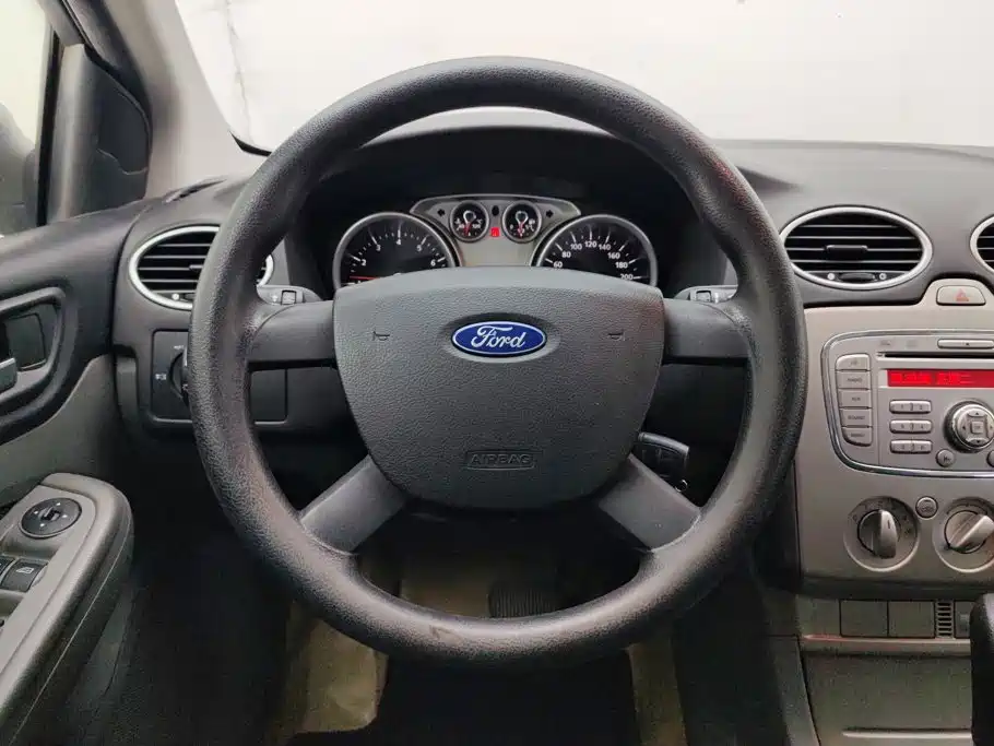 Фото 15 - Ford Focus