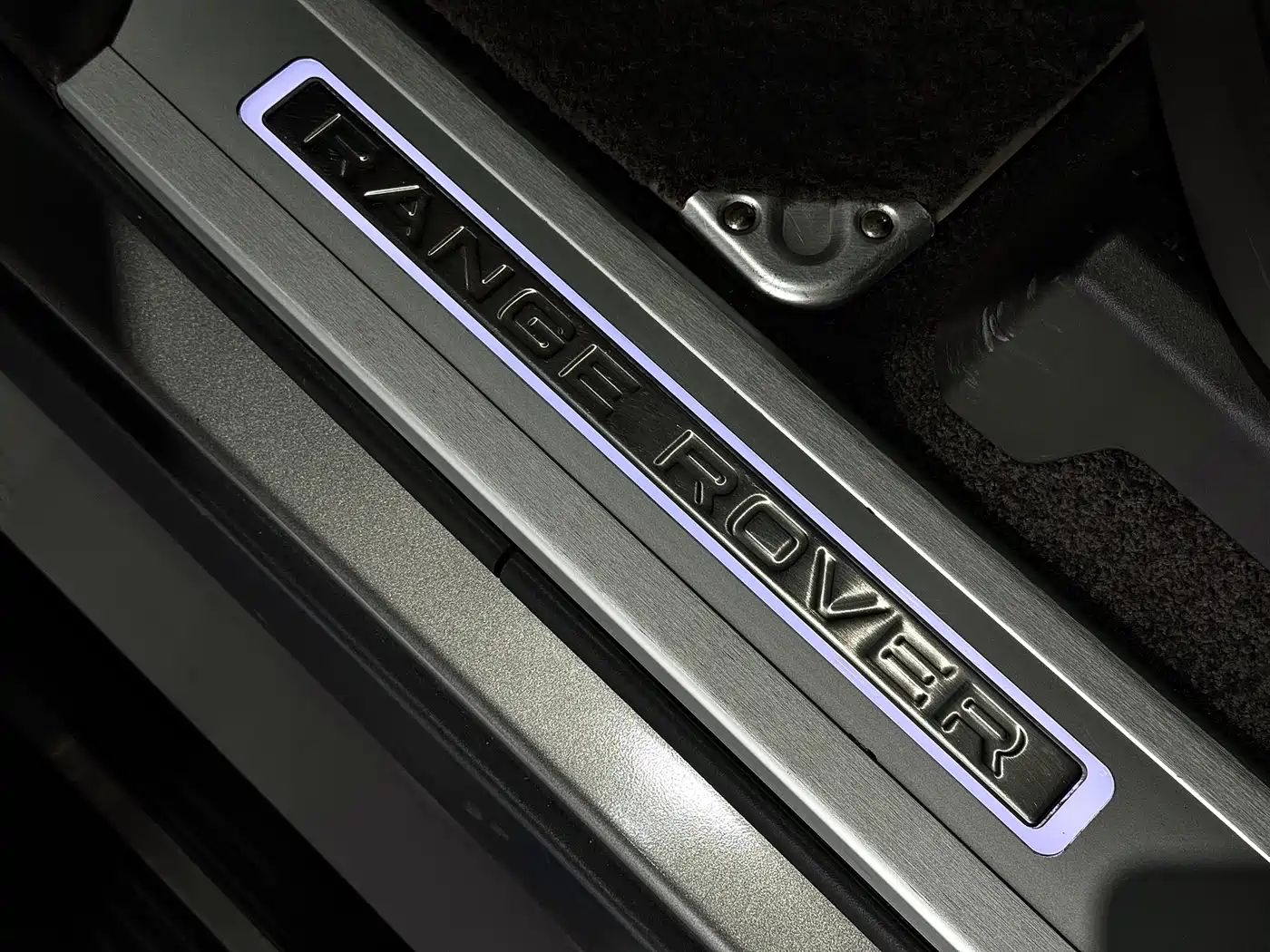 Land Rover Range Rover 2021 3.0 L6 Heritage Extended Classic Edition фото 32