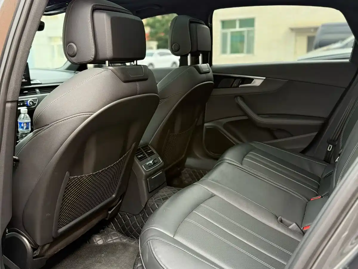 Audi A4L 2023 40 TFSI Luxury Sport фото 9