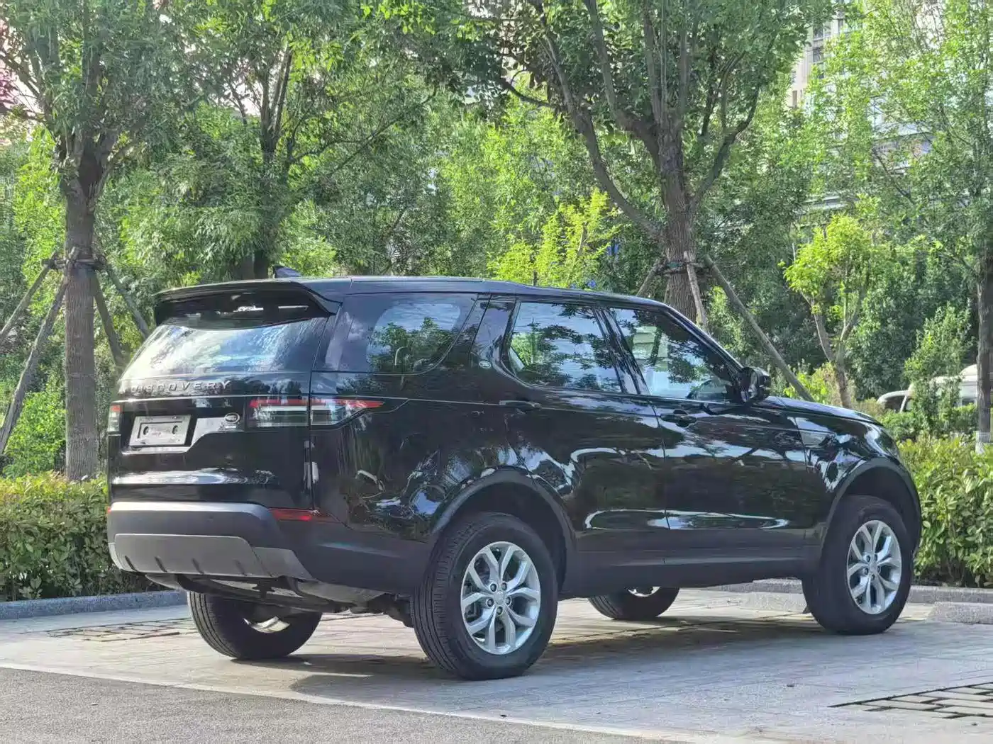 Land Rover Discovery 2017 3.0 SC V6 SE фото 16