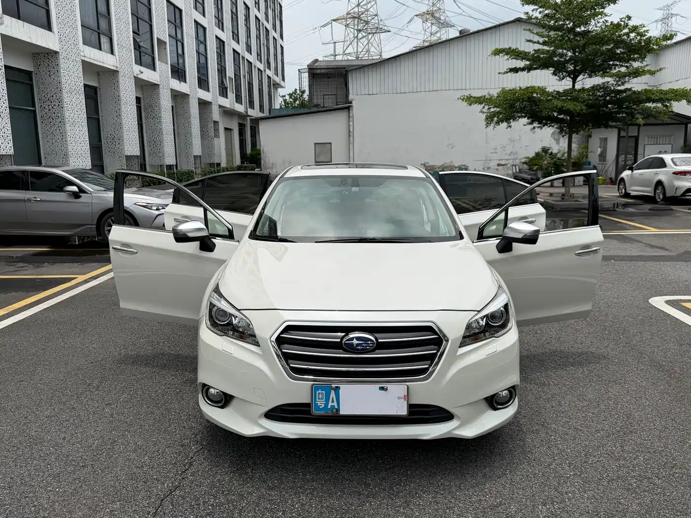Subaru Legacy 2016 2.5i AWD Glory Edition фото 2