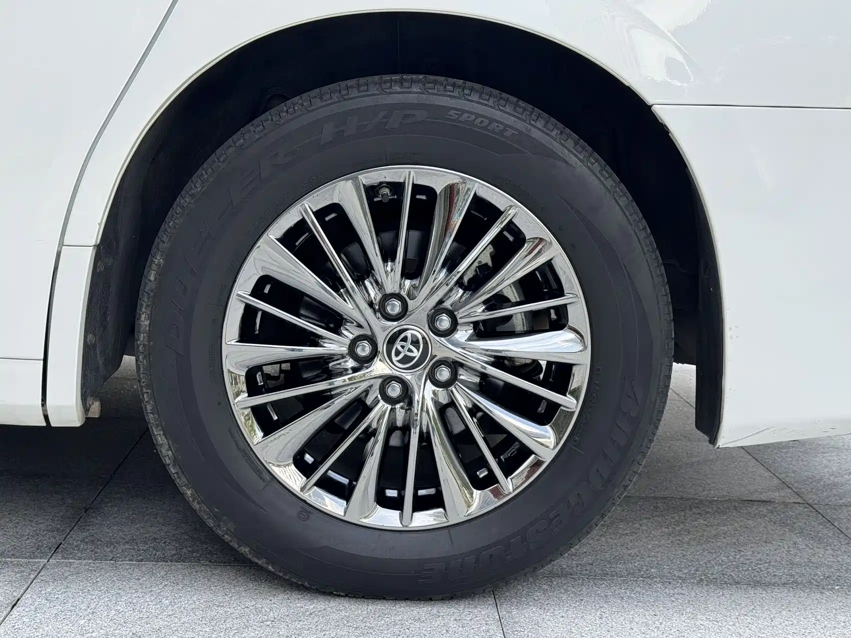 Фото 25 - Toyota Vellfire