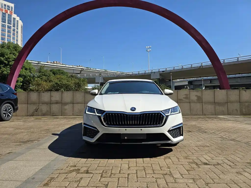 Photo 2 - Škoda Octavia