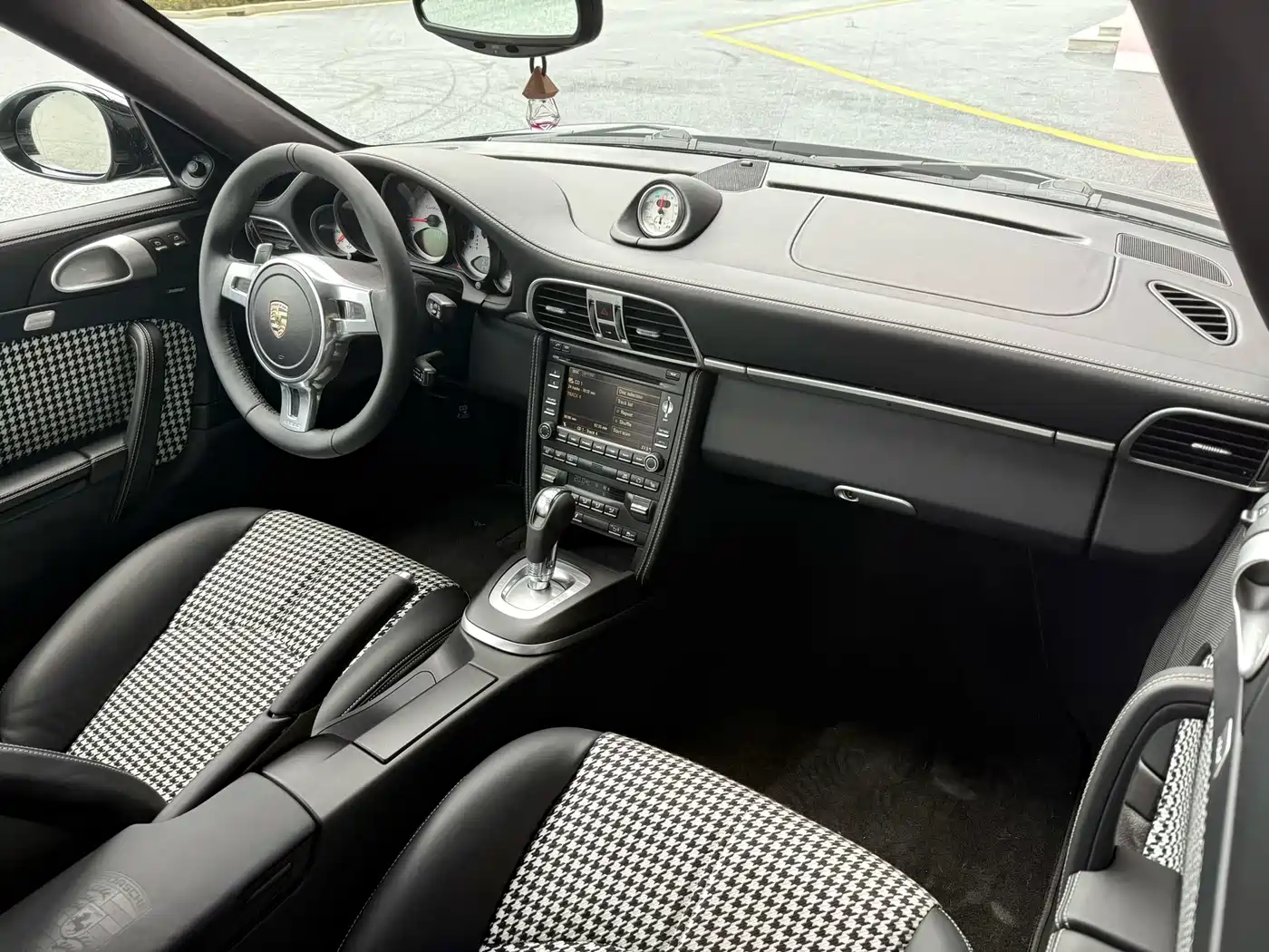 Porsche 911 2010 Turbo S 3.8T фото 8