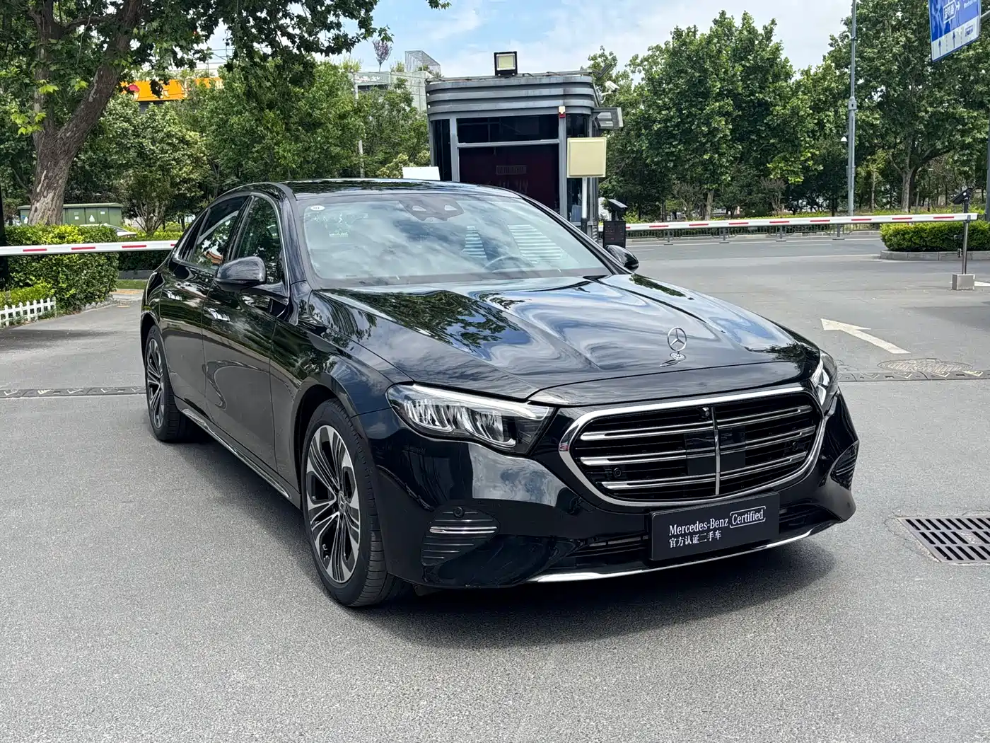 Mercedes-Benz E-Class New Energy 2024 E 350 e L Plug-in Hybrid Sedan фото 5