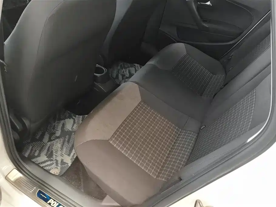 Volkswagen Polo 2016 1.6L Automatic Comfort фото 11