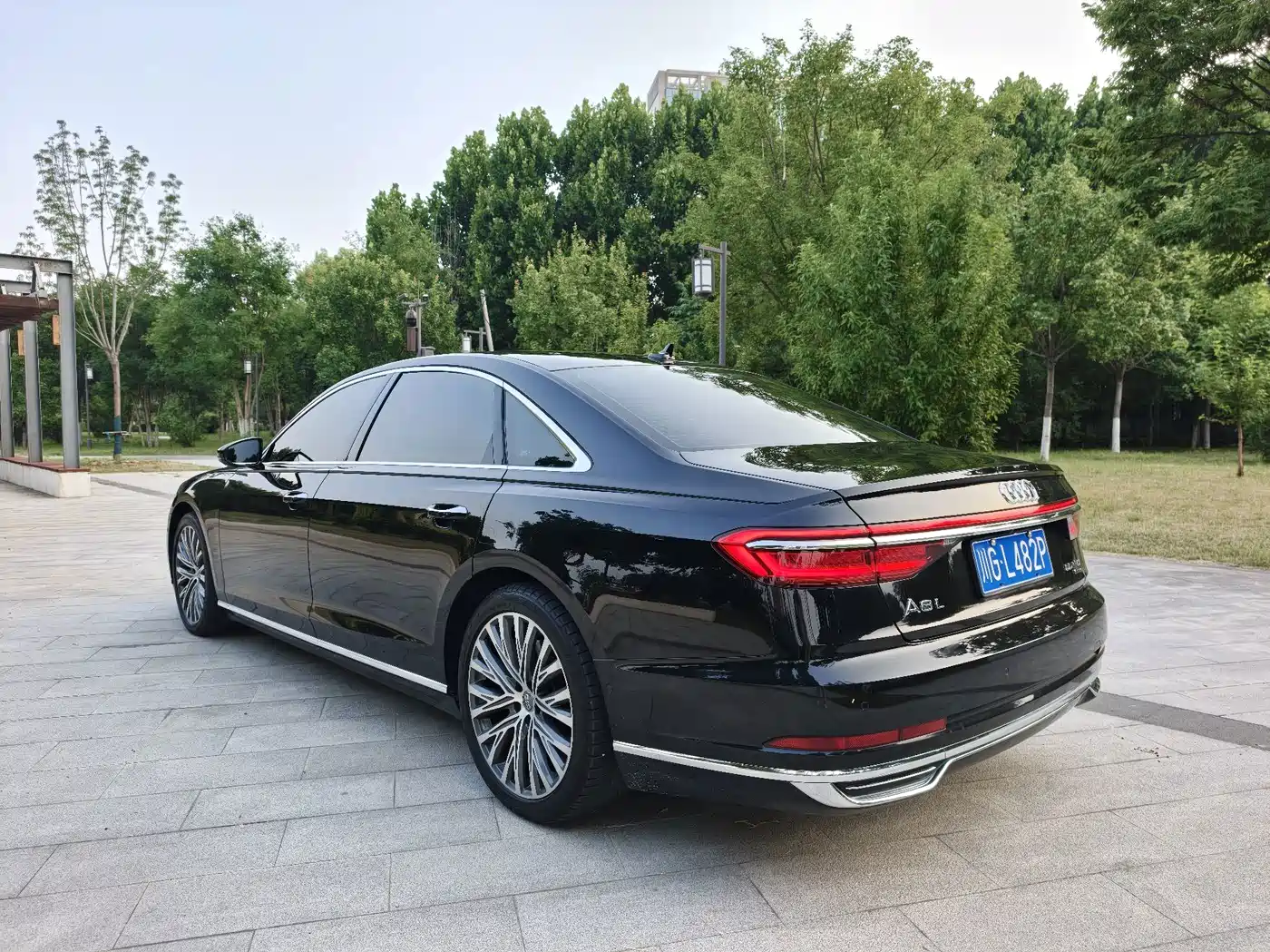 Фото 4 - Audi A8