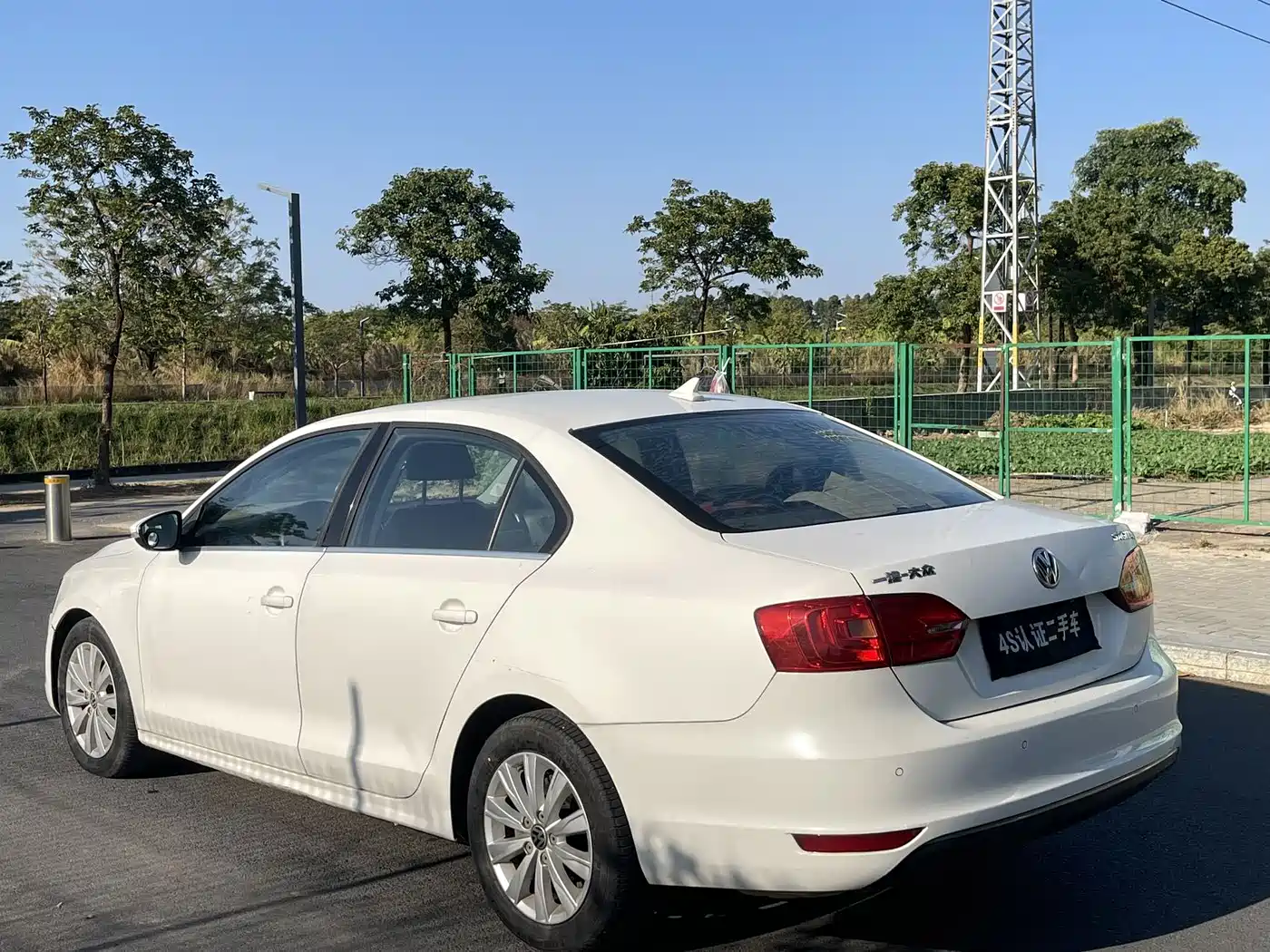 Volkswagen Sagitar 2014 Facelift 1.6L Automatic Comfort фото 4