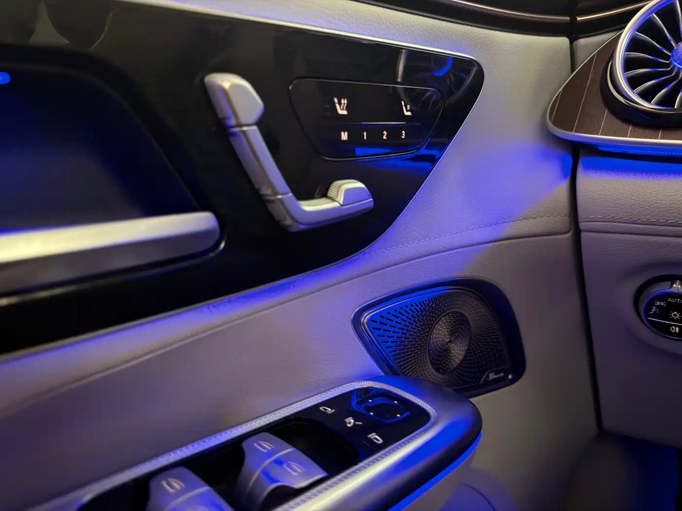 Mercedes-Benz EQE 2022 350 Pioneer Edition фото 11