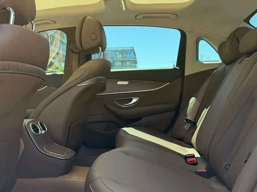 Mercedes-Benz E-Class 2023 E 300 L Fashion фото 7