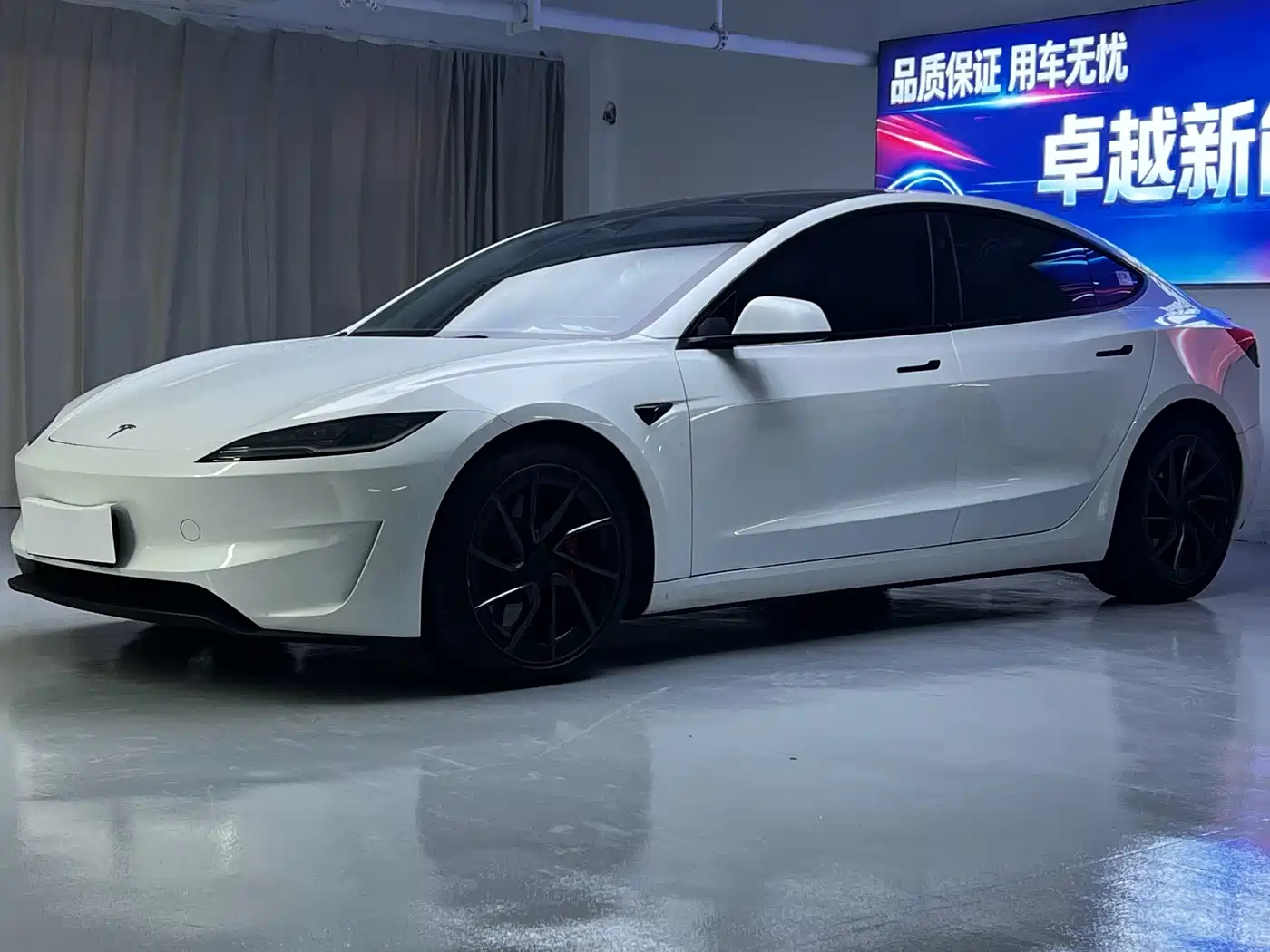 Tesla Model 3 2024