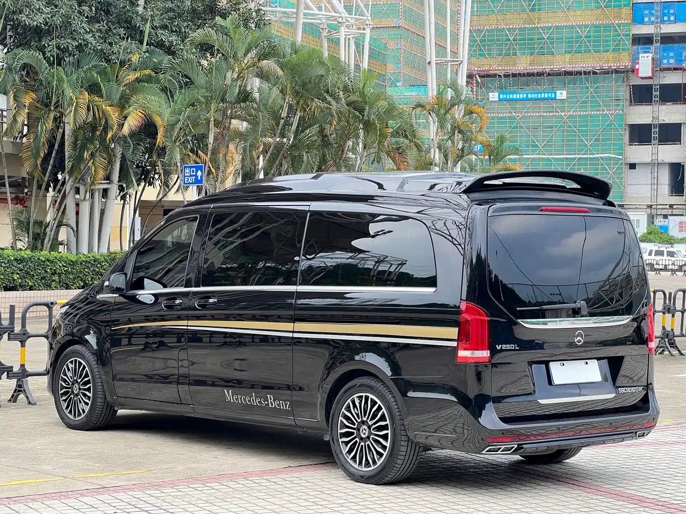 Mercedes-Benz V-Class 2018 V 260 L Premium Long Wheelbase Edition China VI фото 6