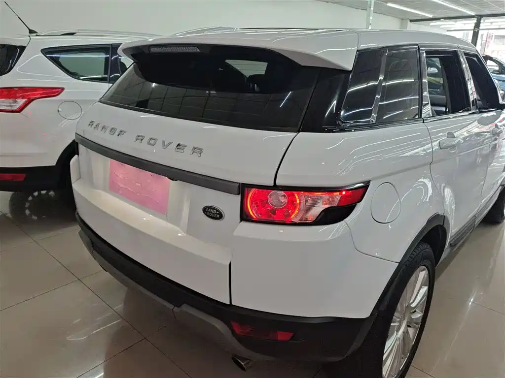 Land Rover Range Rover Evoque 2015 2.0T 5-Door Intelligent Edition фото 4