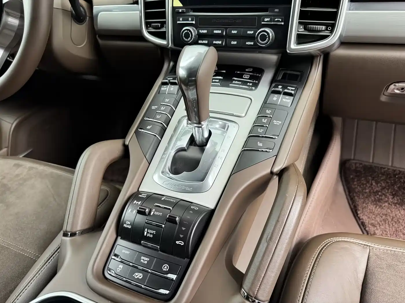 Porsche Cayenne 2016 Cayenne GTS 3.6T фото 10