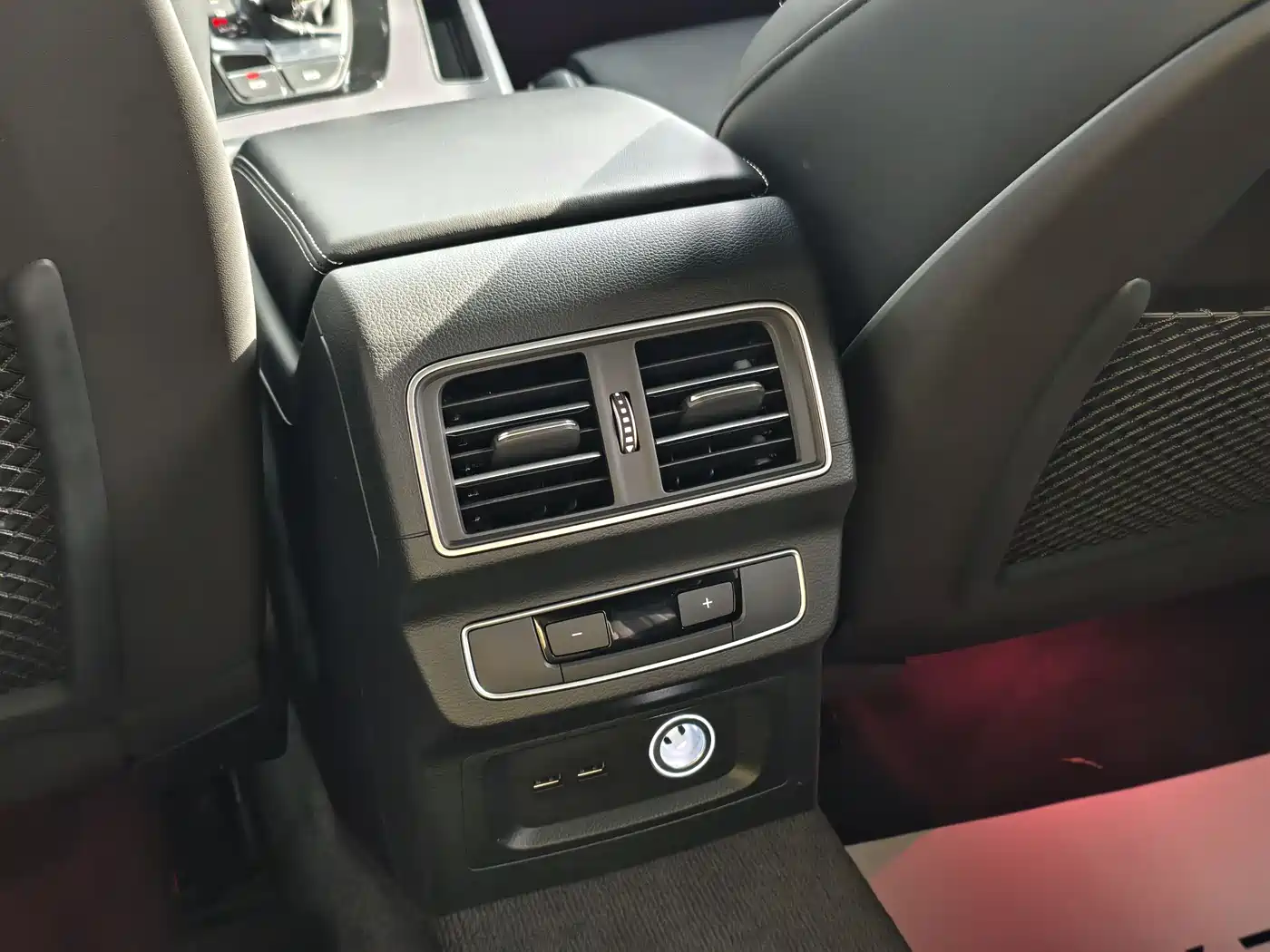 Audi Q5L 2024 Model 40 TFSI Luxury Dynamic фото 14