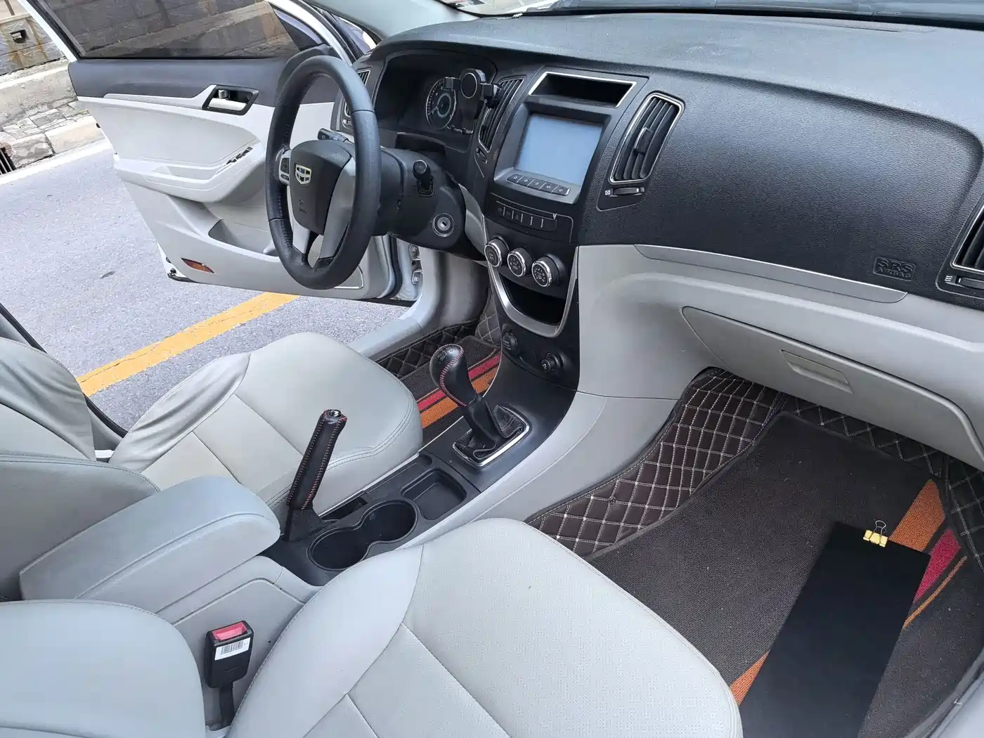 Photo 8 - Geely Vision