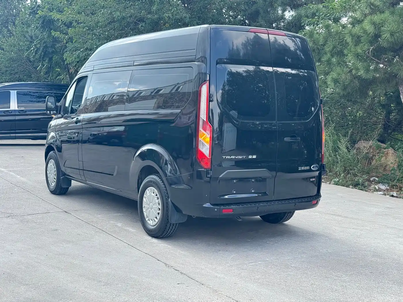 Ford Transit 2021 2021 Model 2.0T Diesel Manual Premium Operating Business Travel Medium Wheelbase Medium Roof 9-Seater China VI