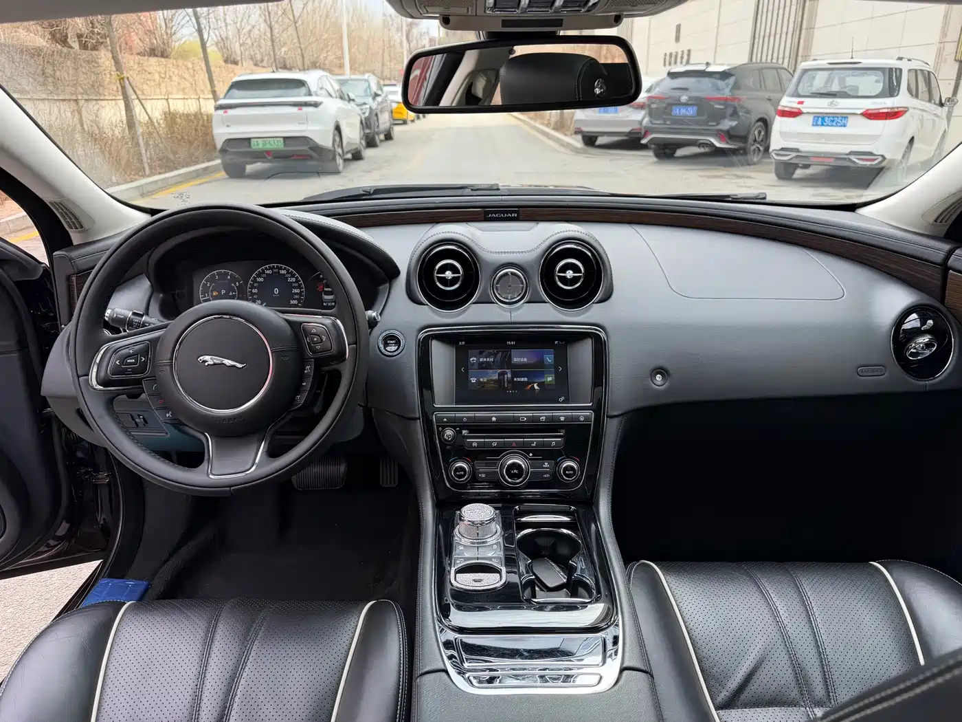JAGUAR XJ
