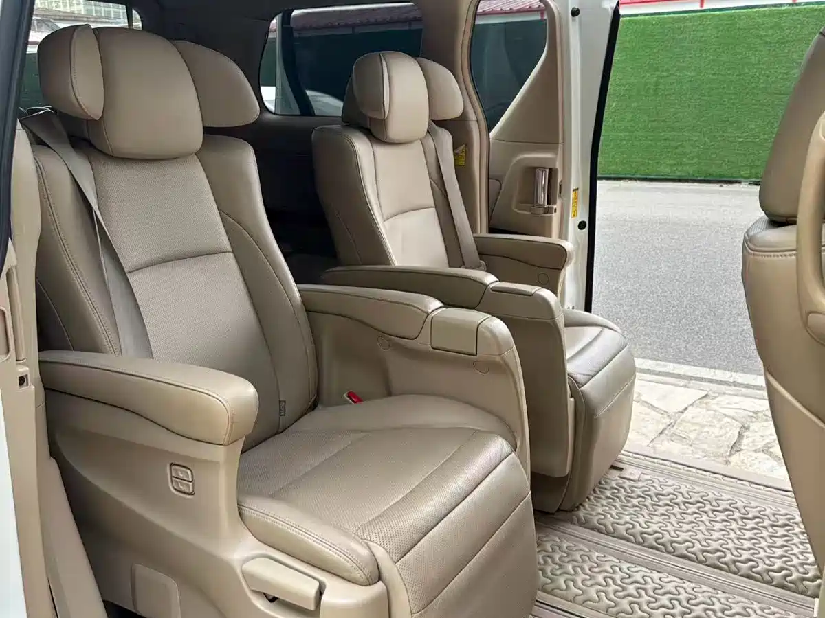 Toyota Alphard 2012 2.4L Luxury Edition фото 10