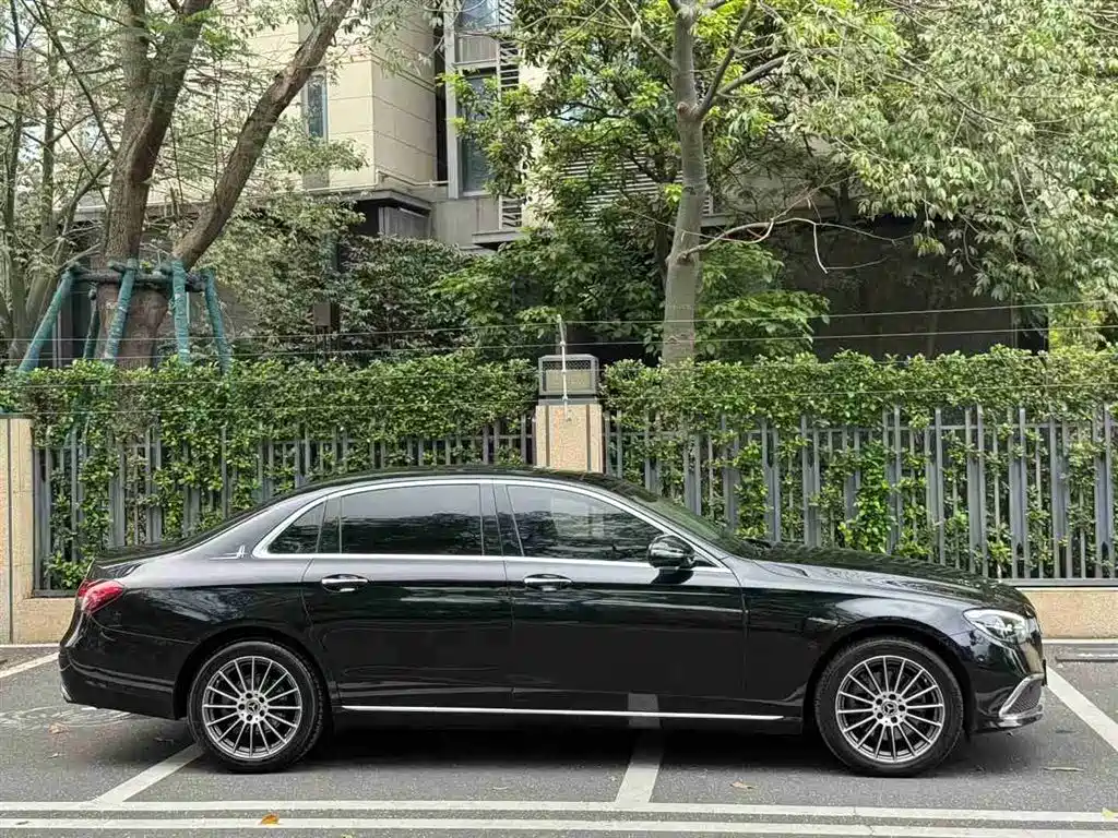 Mercedes-Benz E-Class 2023 E 260 L фото 2