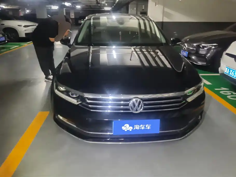 Volkswagen Magotan 2018 330TSI DSG Premium фото 2