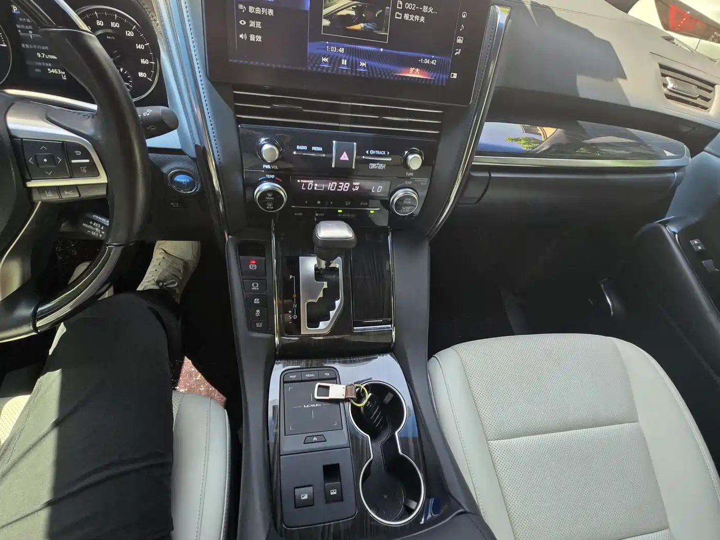 Lexus LM 2020 300h 4-Seat Imperial Edition фото 7