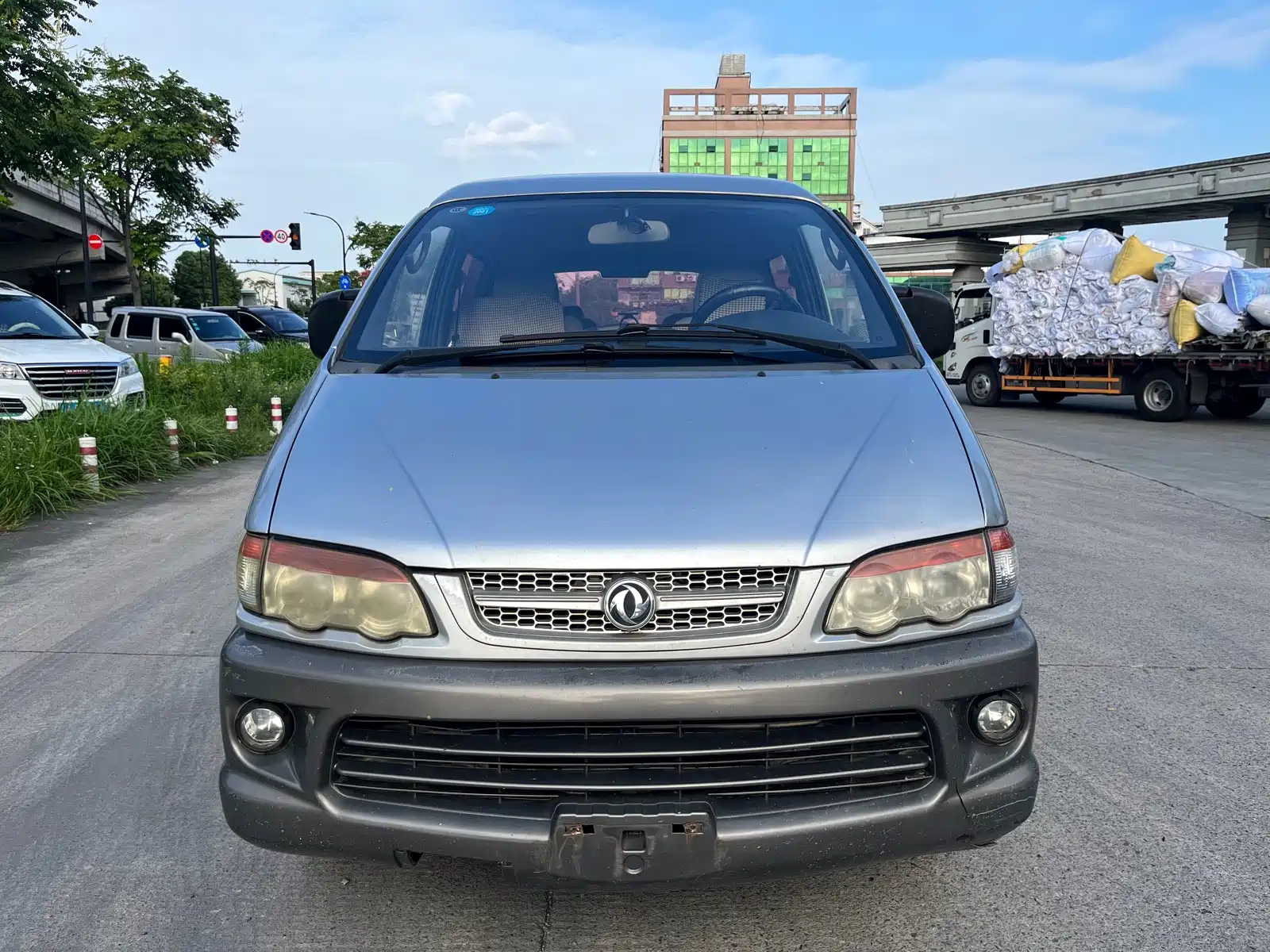Photo 2 - Dongfeng Fengxing Lingzhi