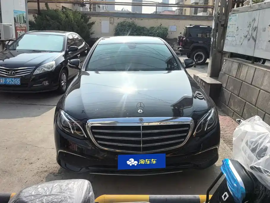 Photo 2 - Mercedes-Benz E-Class