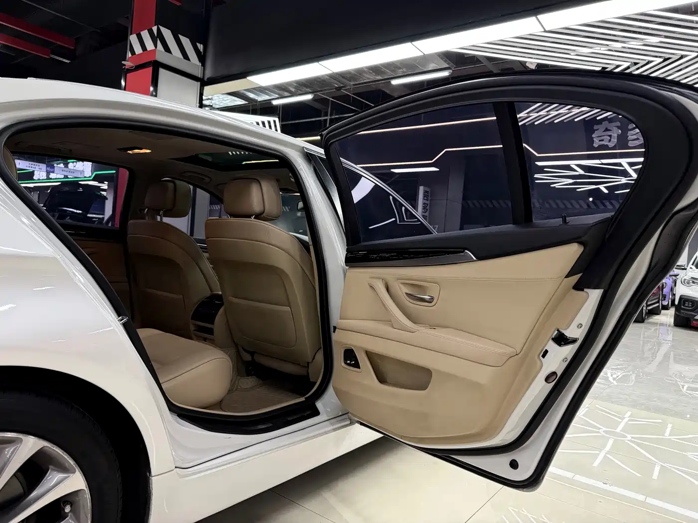 BMW 5 Series 2014 525Li Luxury Design Package фото 19