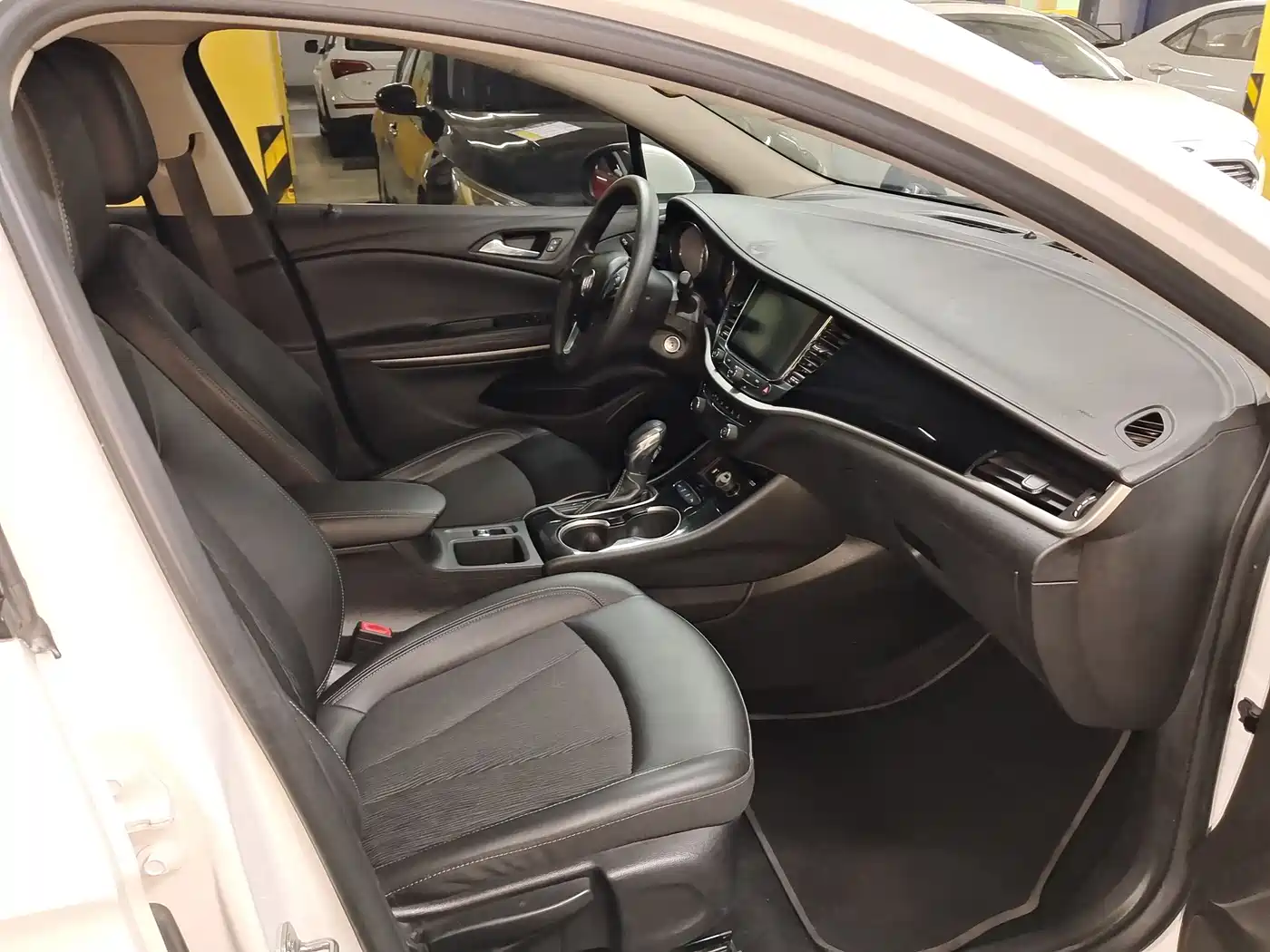 Buick Verano 2017 Sedan 20T DCT Leading фото 12