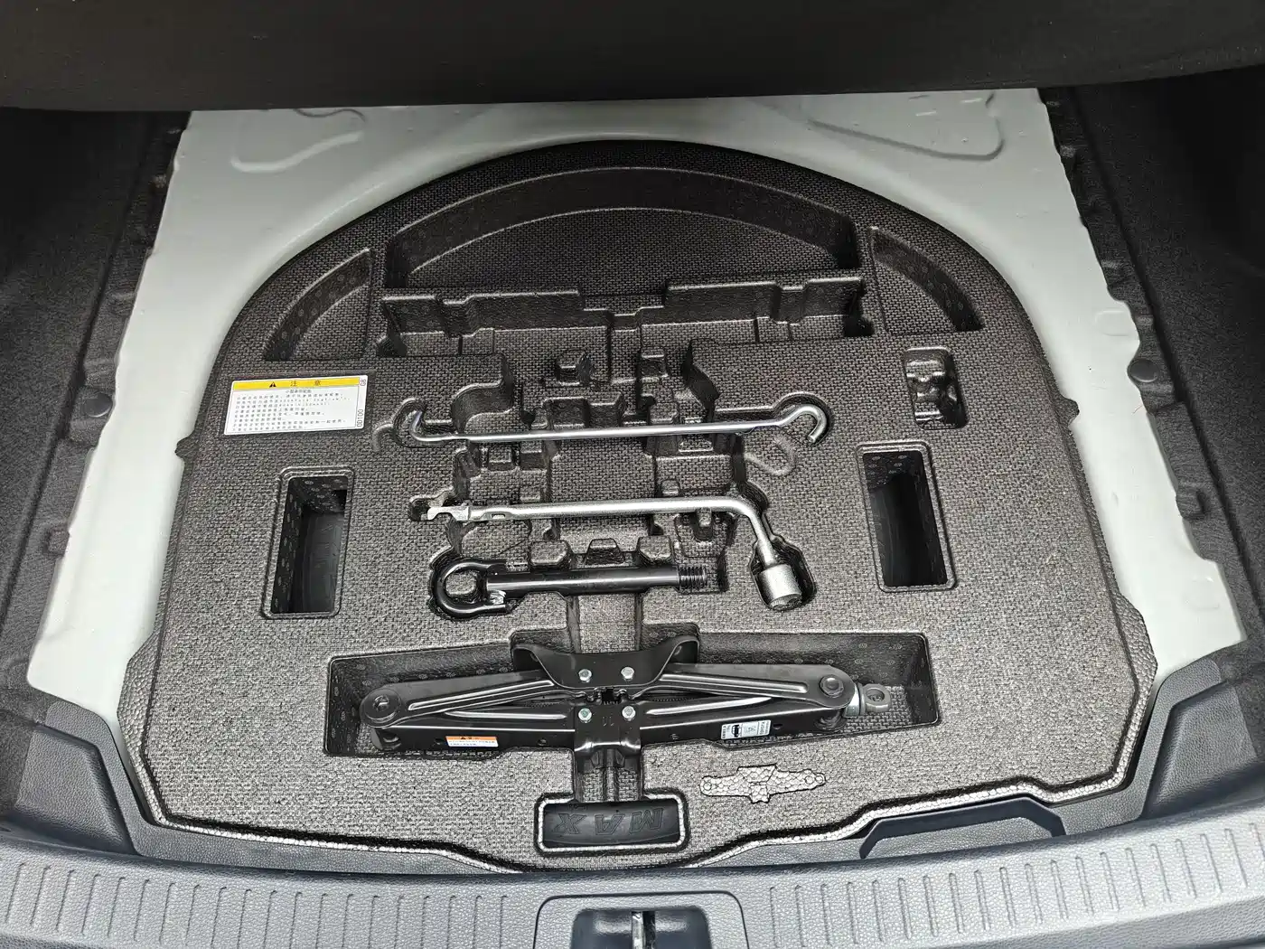 Toyota Levin 2023 Smart Hybrid 1.8L Luxury фото 38