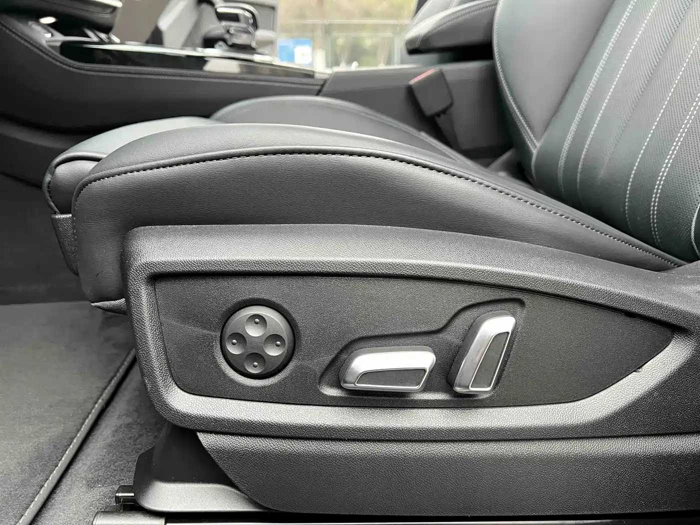 Audi Q5L 2024 Model 40 TFSI Luxury Dynamic фото 11