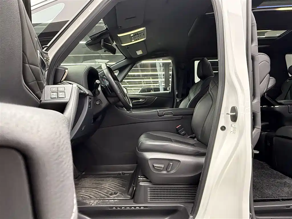 Toyota Alphard 2024 Hybrid 2.5L Ultimate Enjoyment Edition фото 6