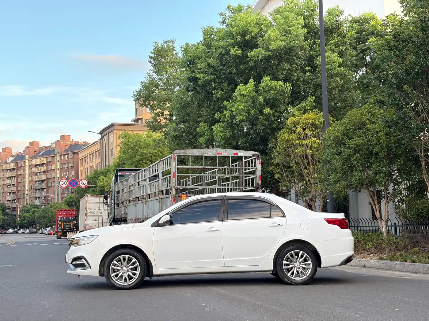 صورة 5 - Geely Vision