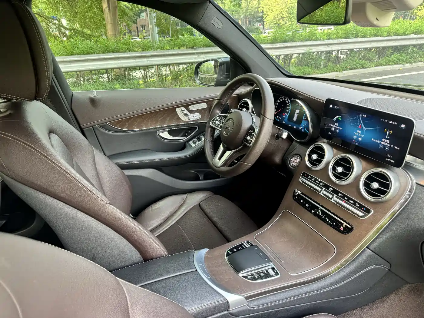 Mercedes-Benz GLC 2020 Facelift GLC 300 L 4MATIC Dynamic фото 10
