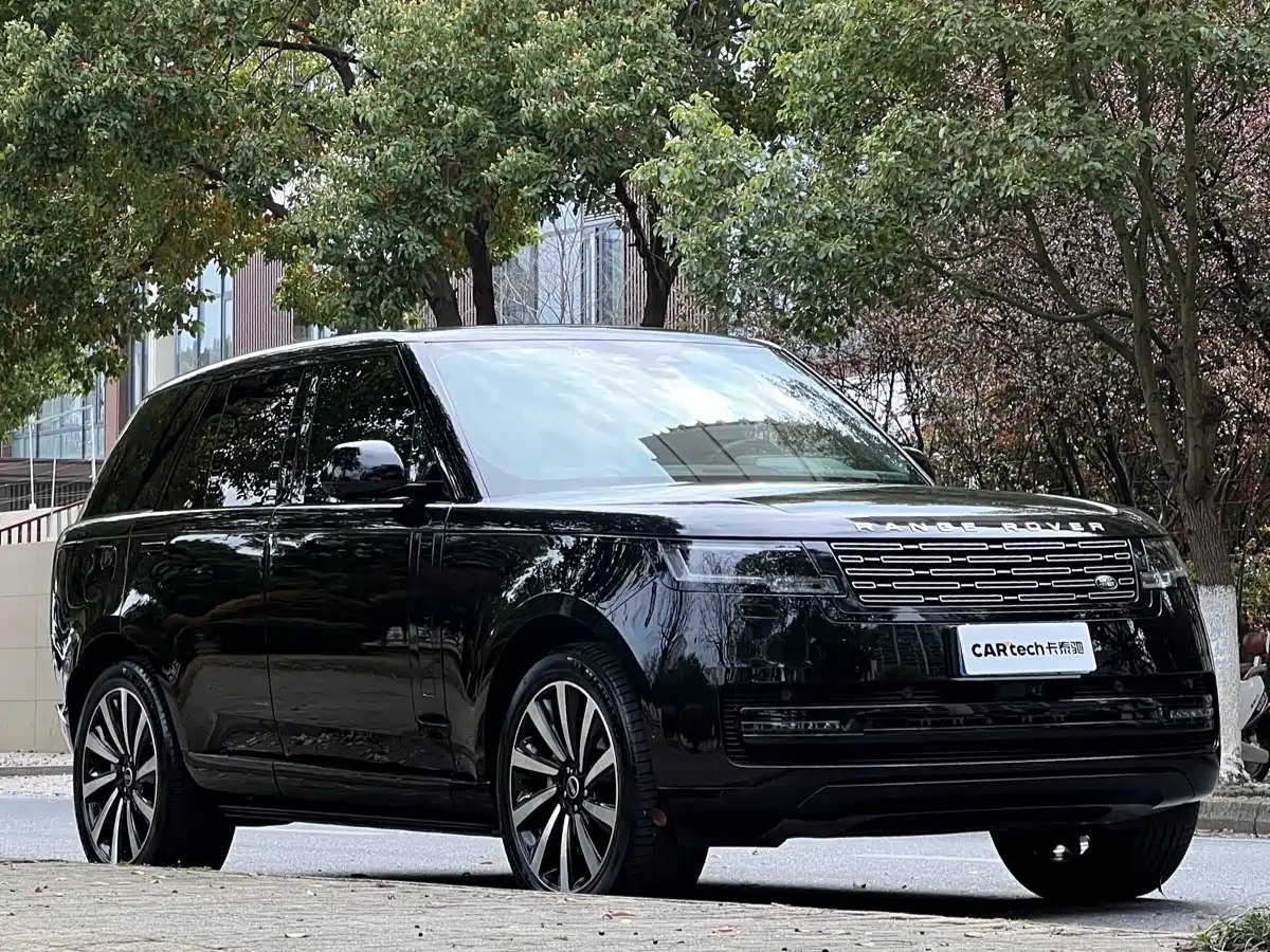 Land Rover Range Rover 2023 3.0 L6 360PS Golden Age Edition фото 3