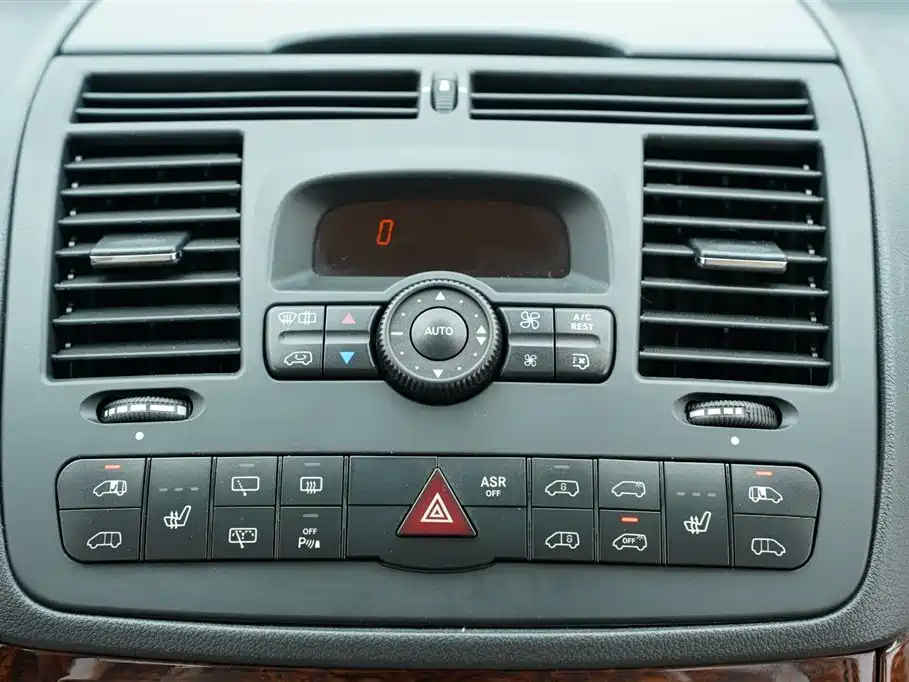 Mercedes-Benz Viano 2013 3.5L Haochi Edition фото 18