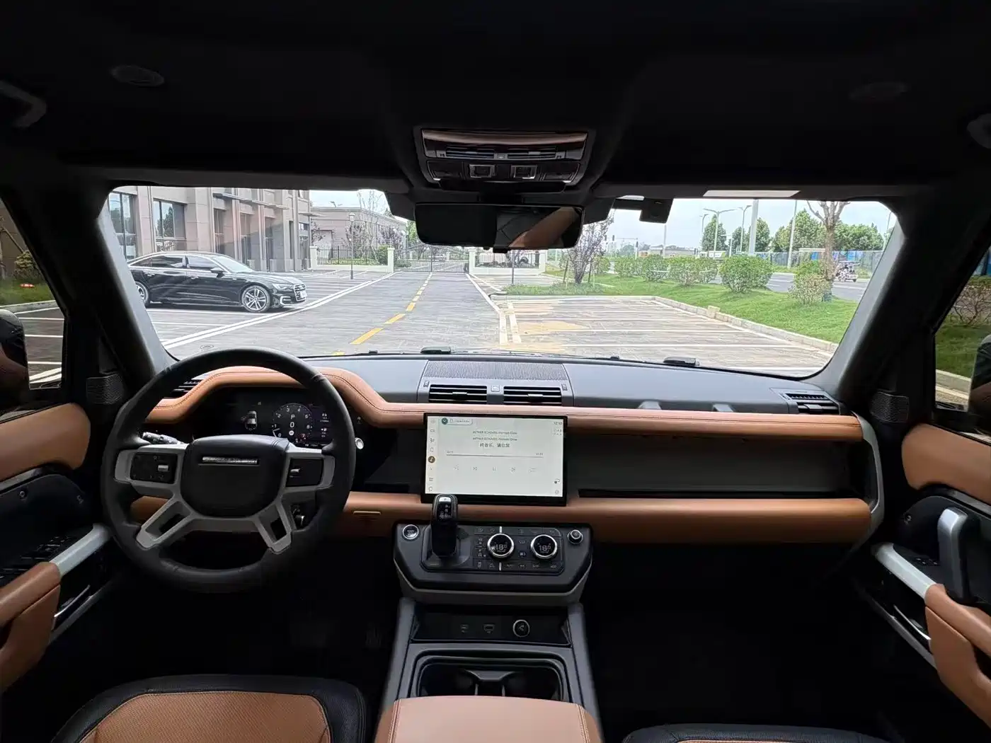 Land Rover Defender 2023 Model 110 3.0T P400 Dark Special Edition фото 4