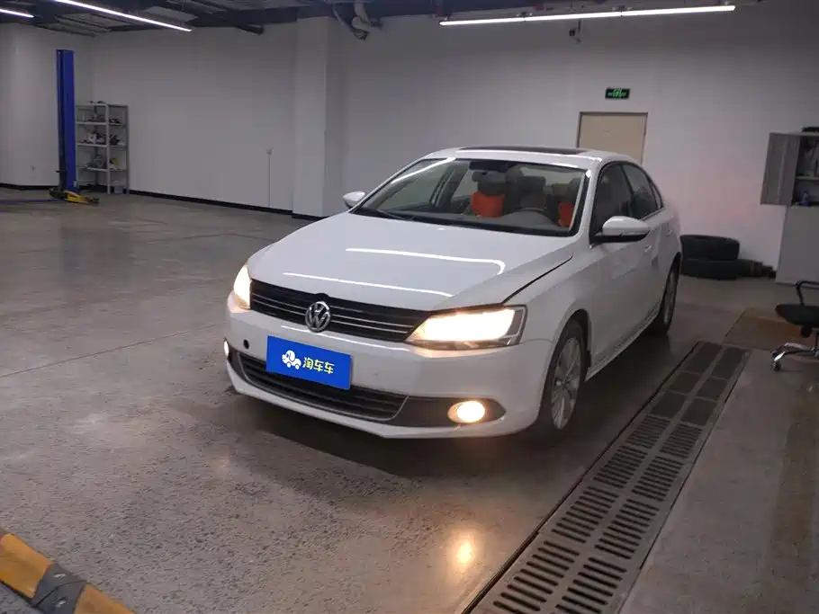 Volkswagen Sagitar 2014 1.6L Manual Comfort