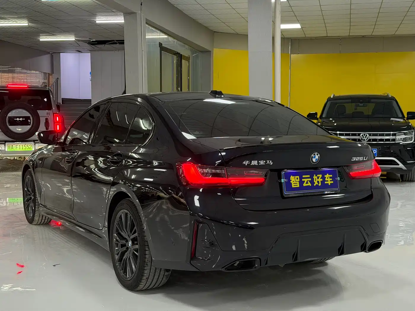 BMW 3 Series 2023 325Li M Sport Black Night Package фото 7