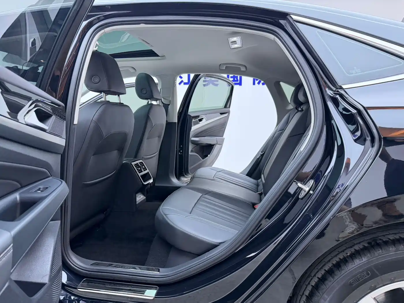 Volkswagen Passat 2023 Facelift 280TSI Business Edition фото 12