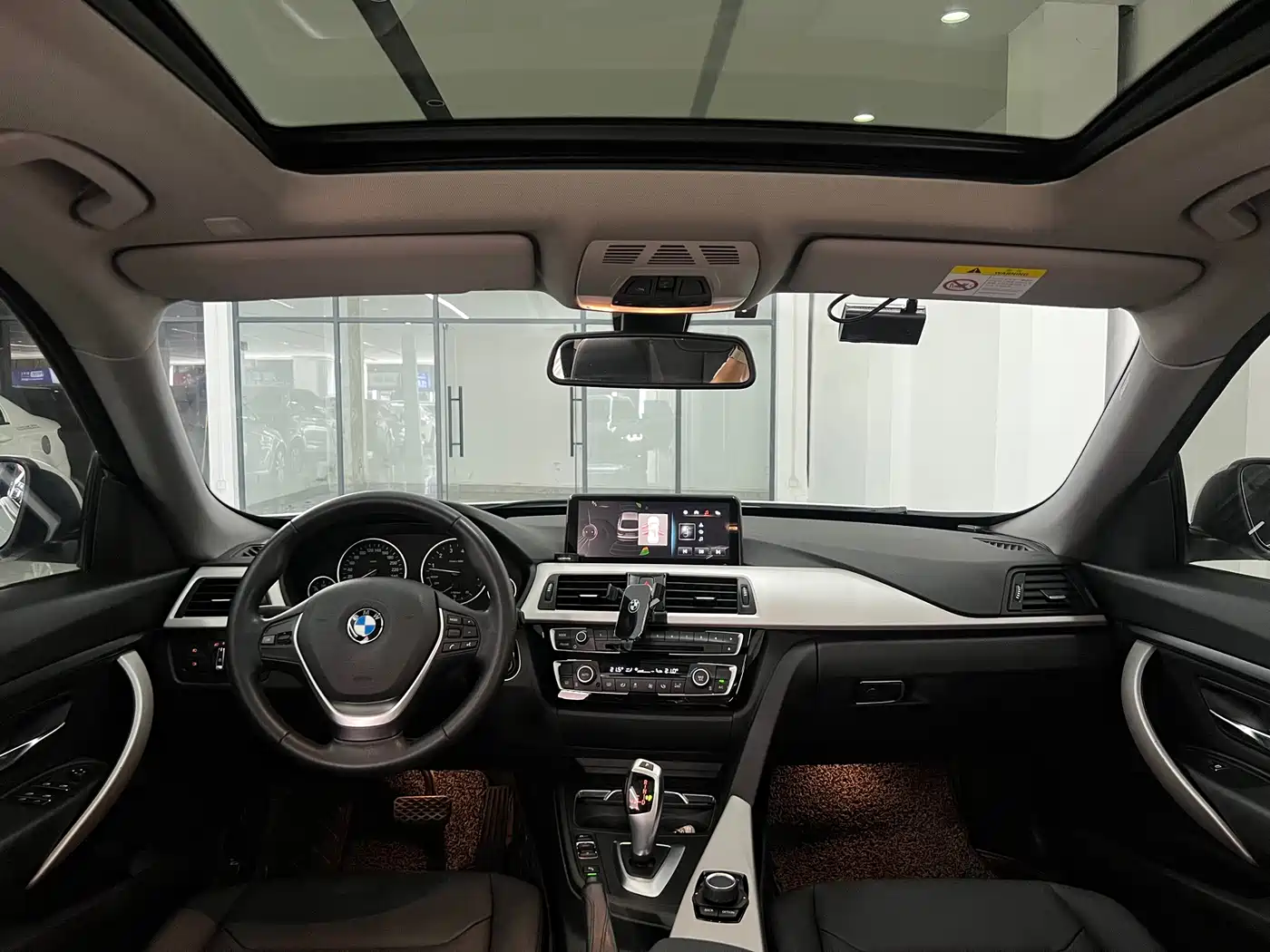 BMW 3 Series GT 2017 320i Fashion фото 5