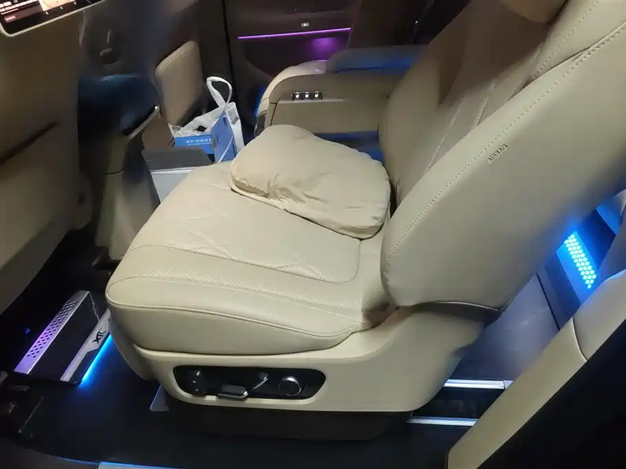 AITO Wenjie AITO M9 2024 Extended Range Ultra 42kWh 6-Seater фото 11