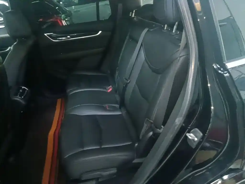 Фото 17 - Cadillac XT6