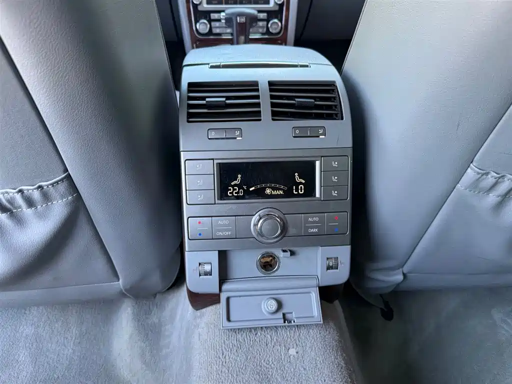 Volkswagen Phaeton 2011 3.6L V6 5-Seater Extended Comfort фото 9