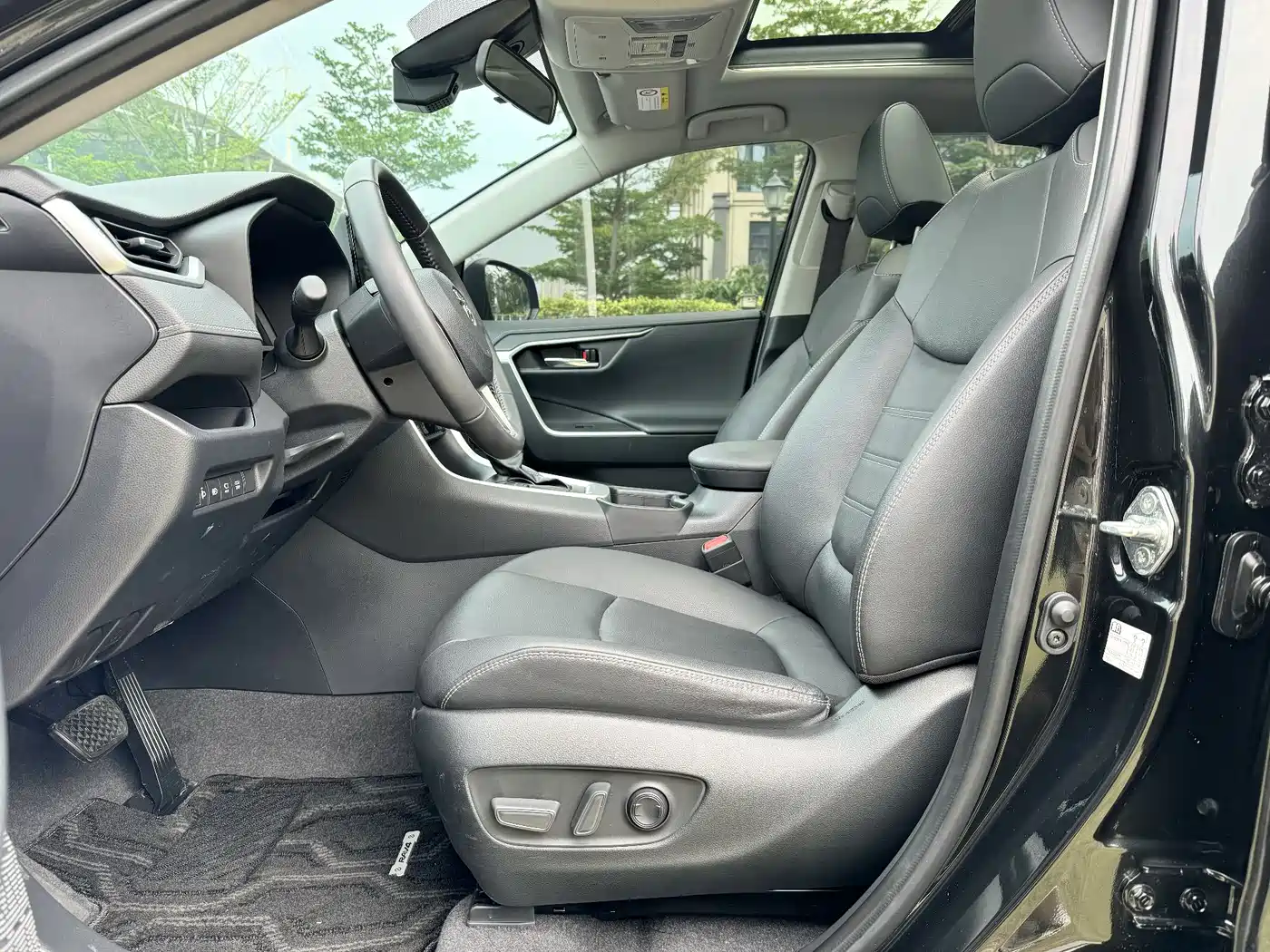 Toyota RAV4 Rongfang 2023 2.0L CVT FWD Style Plus Edition фото 31