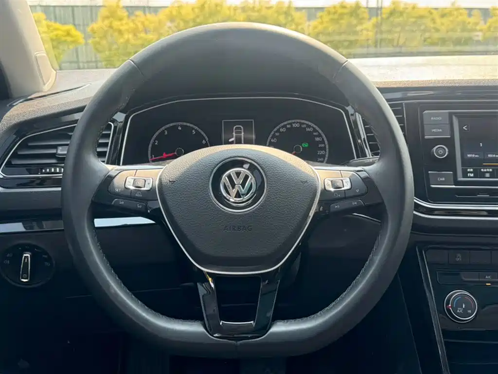 Volkswagen T-ROC 2018 280TSI DSG 2WD Comfort (China V) фото 16