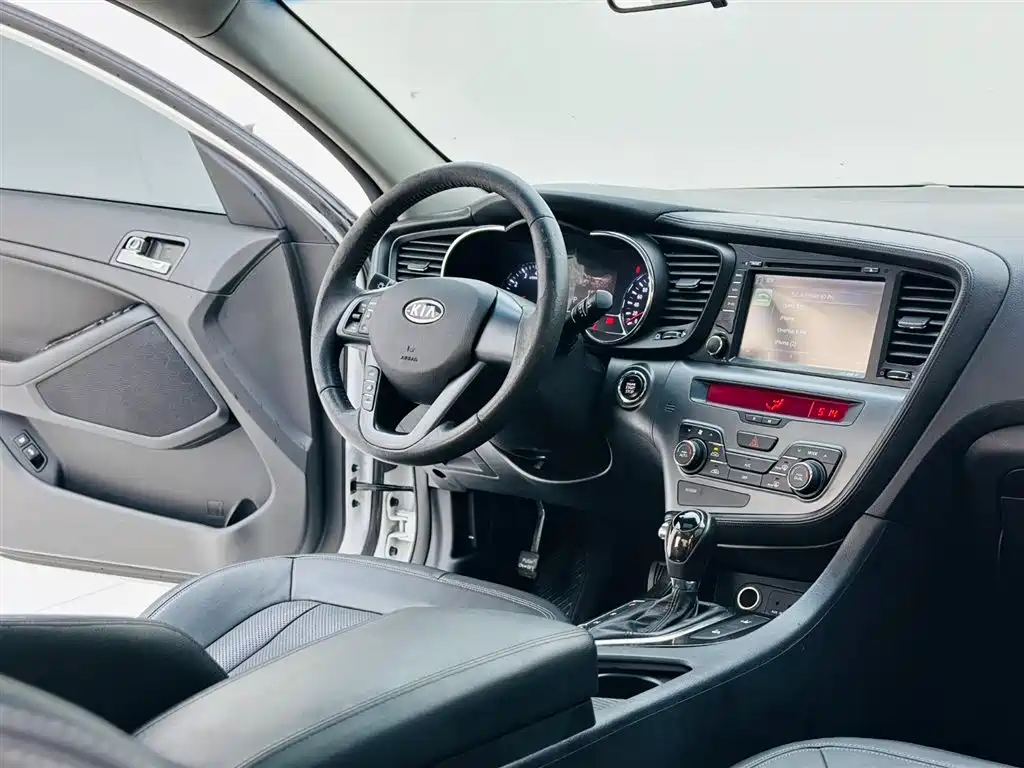 Kia K5 2011 2.0L Automatic DLX фото 16