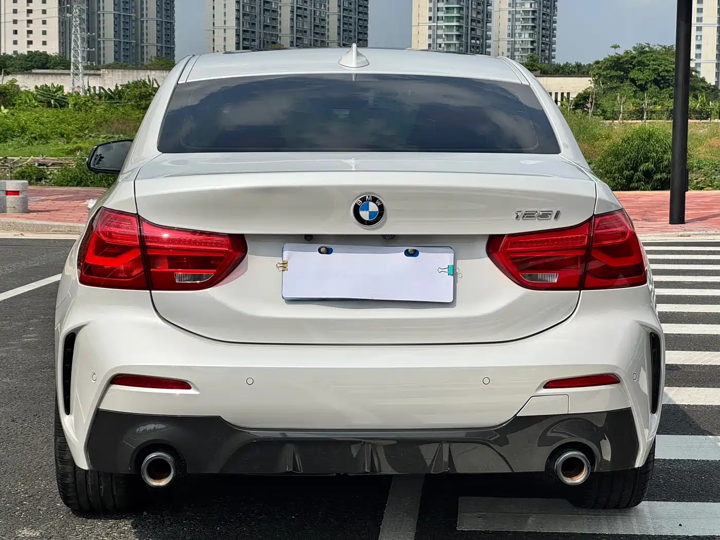 BMW 1 Series 2021 125i M Sport Black Night Edition фото 10